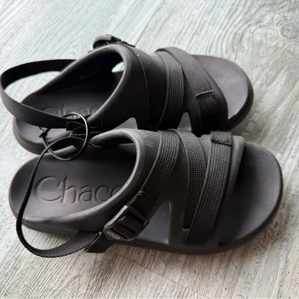 Kids size 4 black‎ Chaco sandals